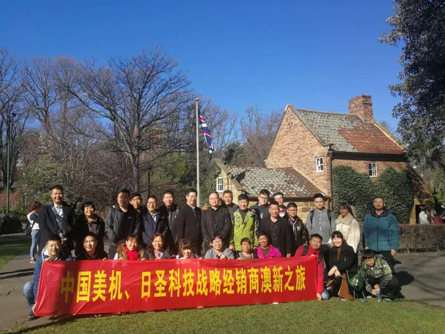 世界那么大，我們?nèi)ツ习肭蚩纯? />
                            </div>
                            <div   id=